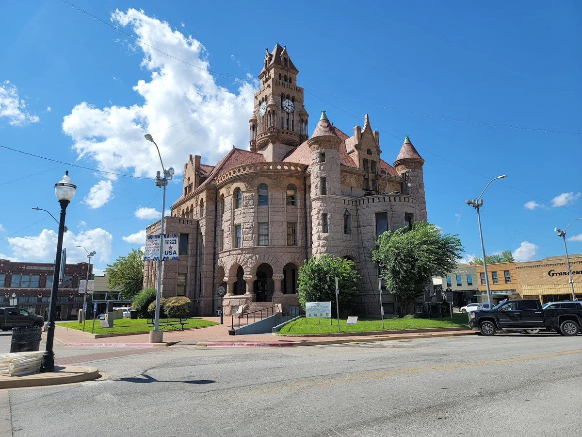 Wise County Courthouse in Decatur, Texas - Ask AI | mindtrip