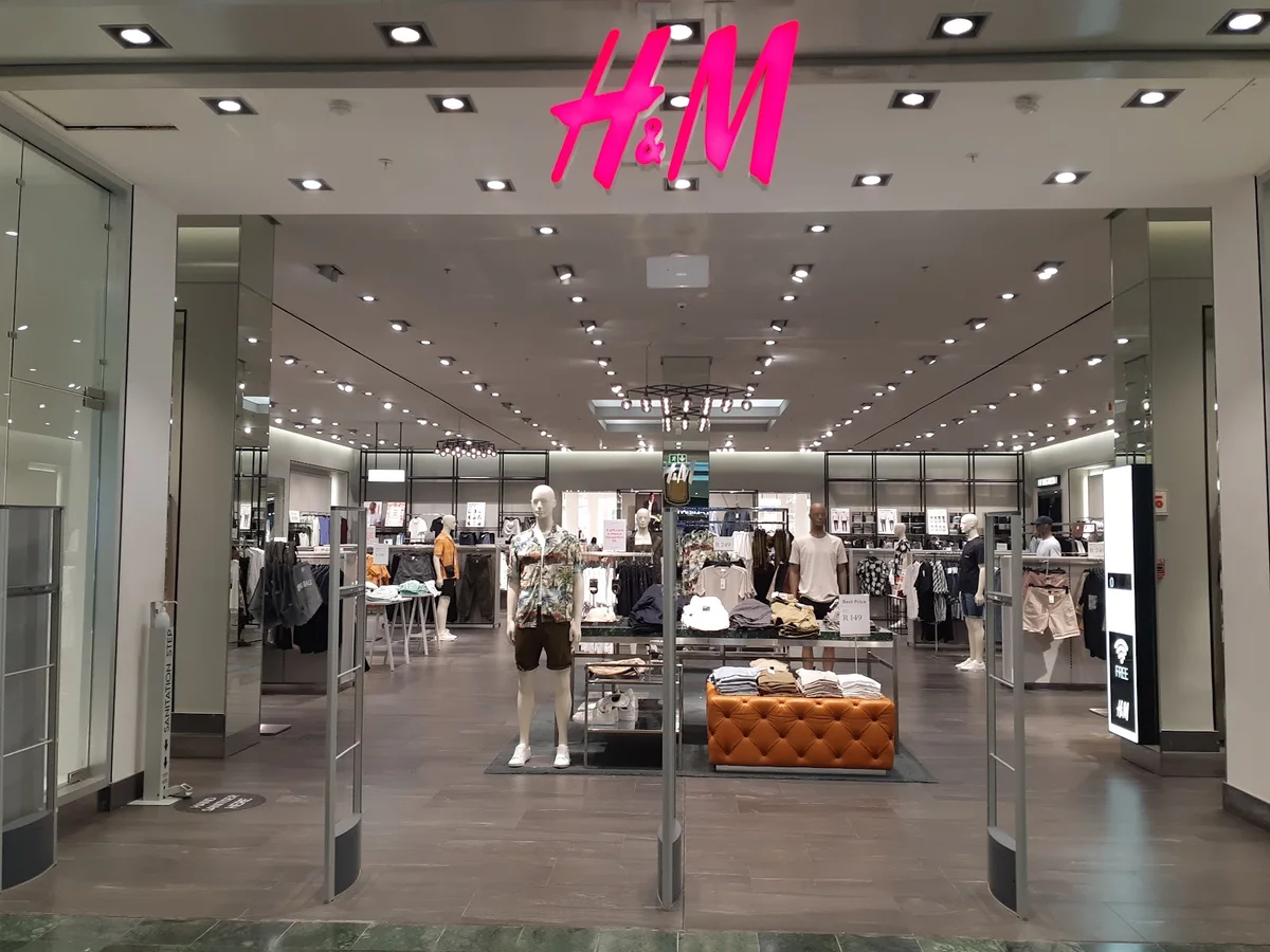 H&M in Century City | What to Know Before You Go