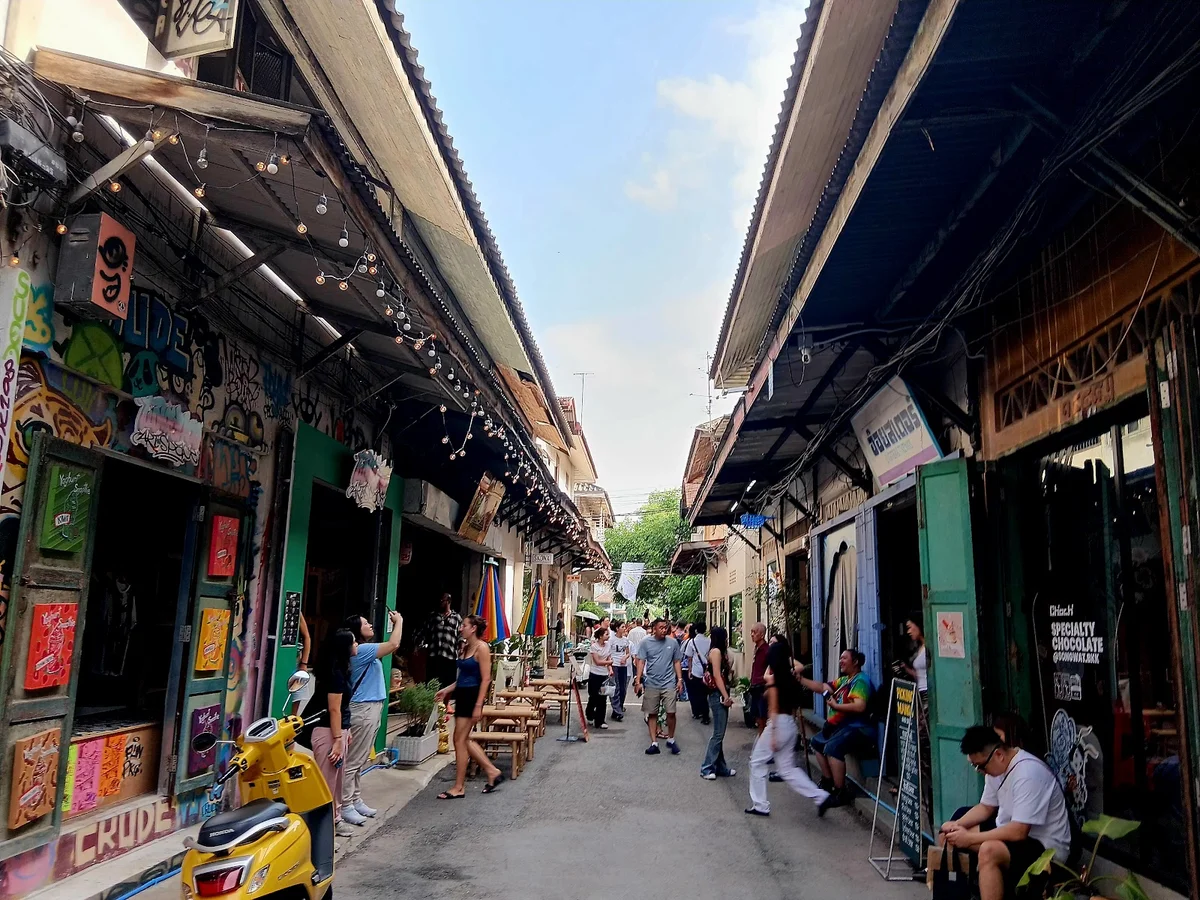 Song Wat Street Art in Bangkok | What to Know Before You Go