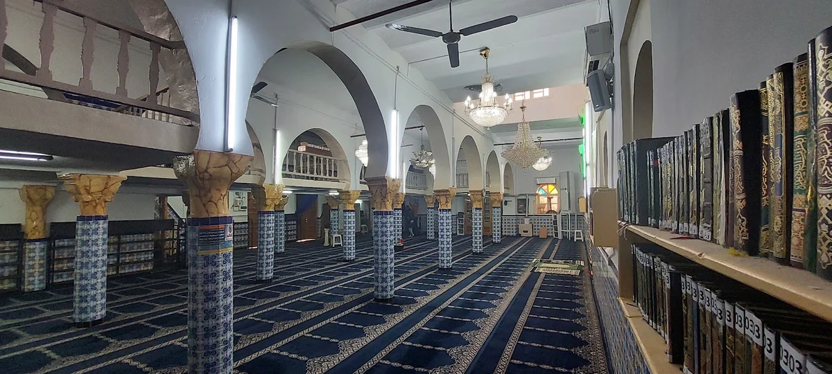 El-Hanafi Mosque in Blida - Ask AI | mindtrip