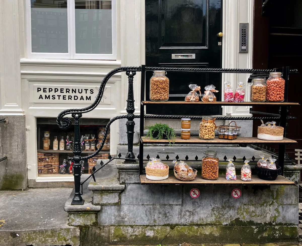 Peppernuts Amsterdam Bloemenmarkt | Ask Anything