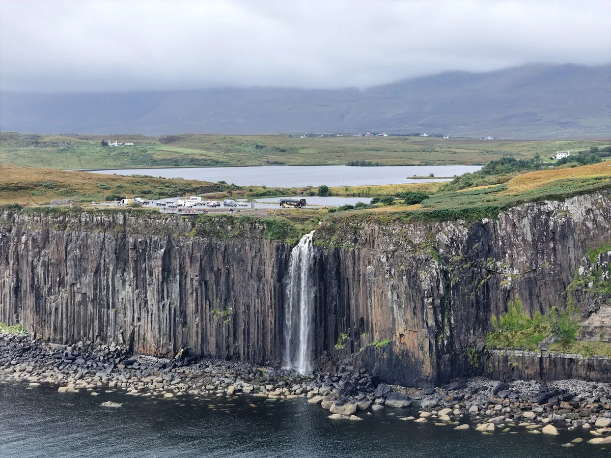 Kilt Rock Waterfall - Creag An Fhèilidh - Ask AI | mindtrip