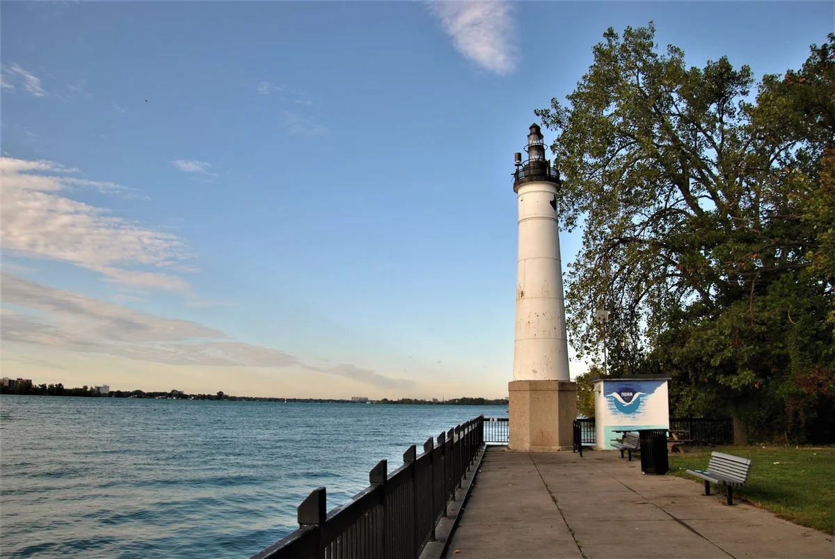 Windmill Point Lighthouse in Detroit - Ask AI | mindtrip