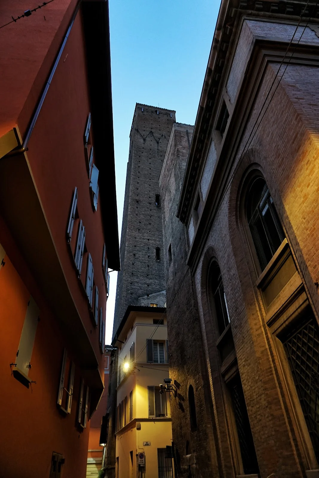 Torre Galluzzi in Bologna - Ask AI | mindtrip