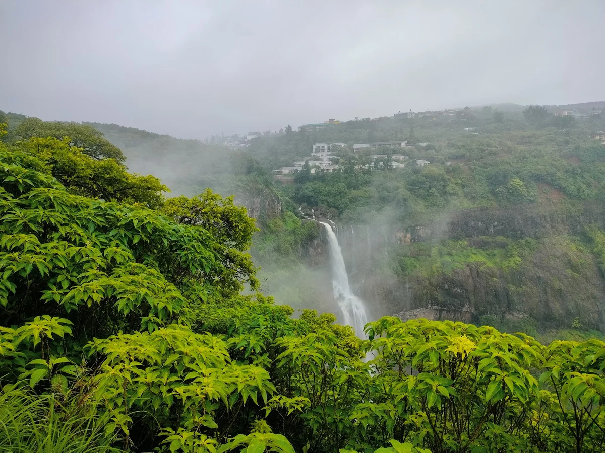 Lingmala Waterfall Point - Ask AI | mindtrip