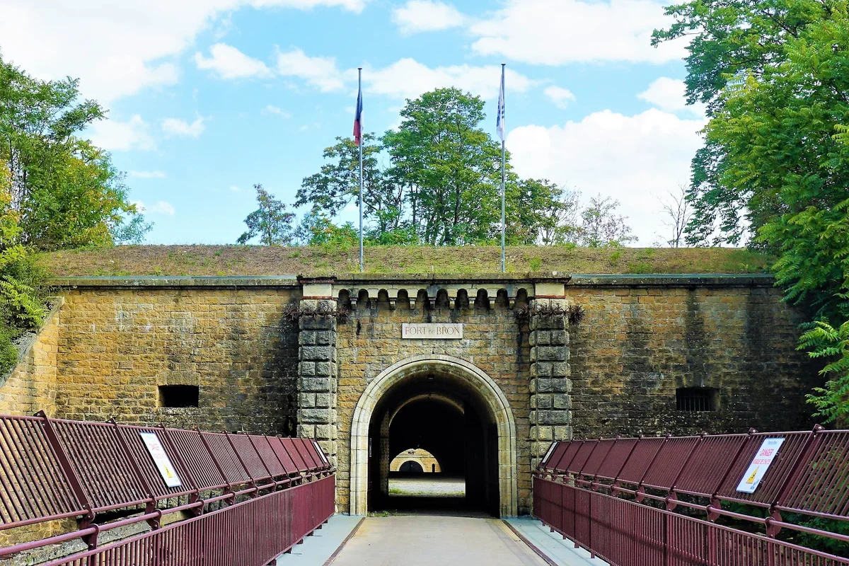 Fort de Bron in Bron | What to Know Before You Go