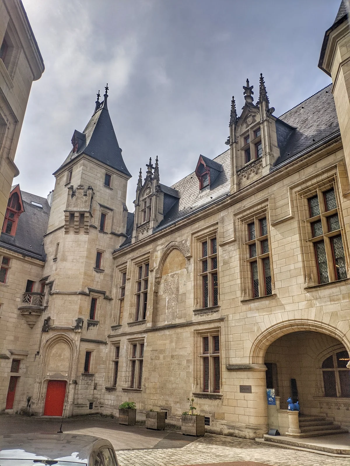 Forney Library in Paris, Île-de-France - Ask AI | mindtrip