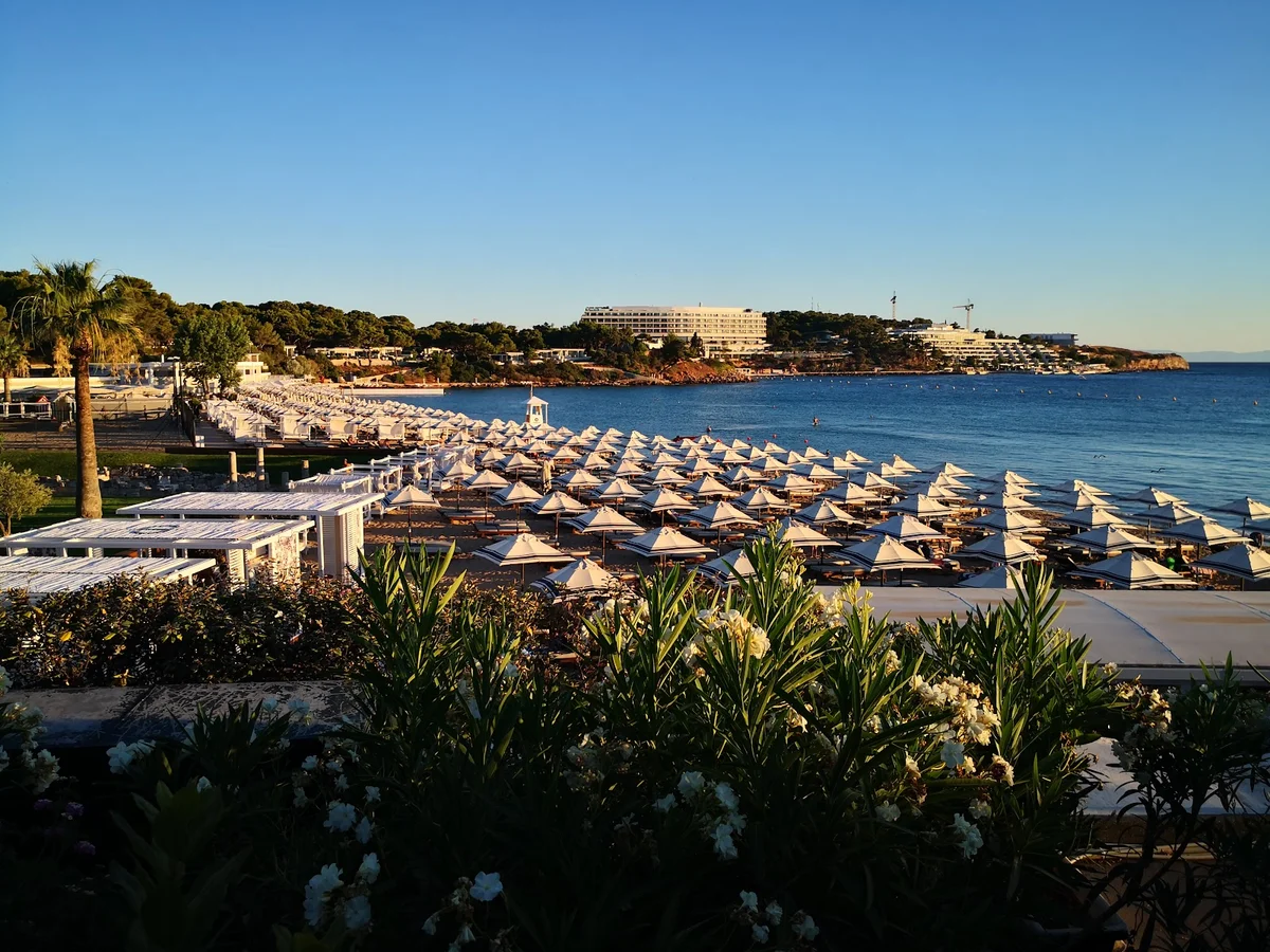 astir-beach-in-vouliagmeni-attica-ask-ai-mindtrip