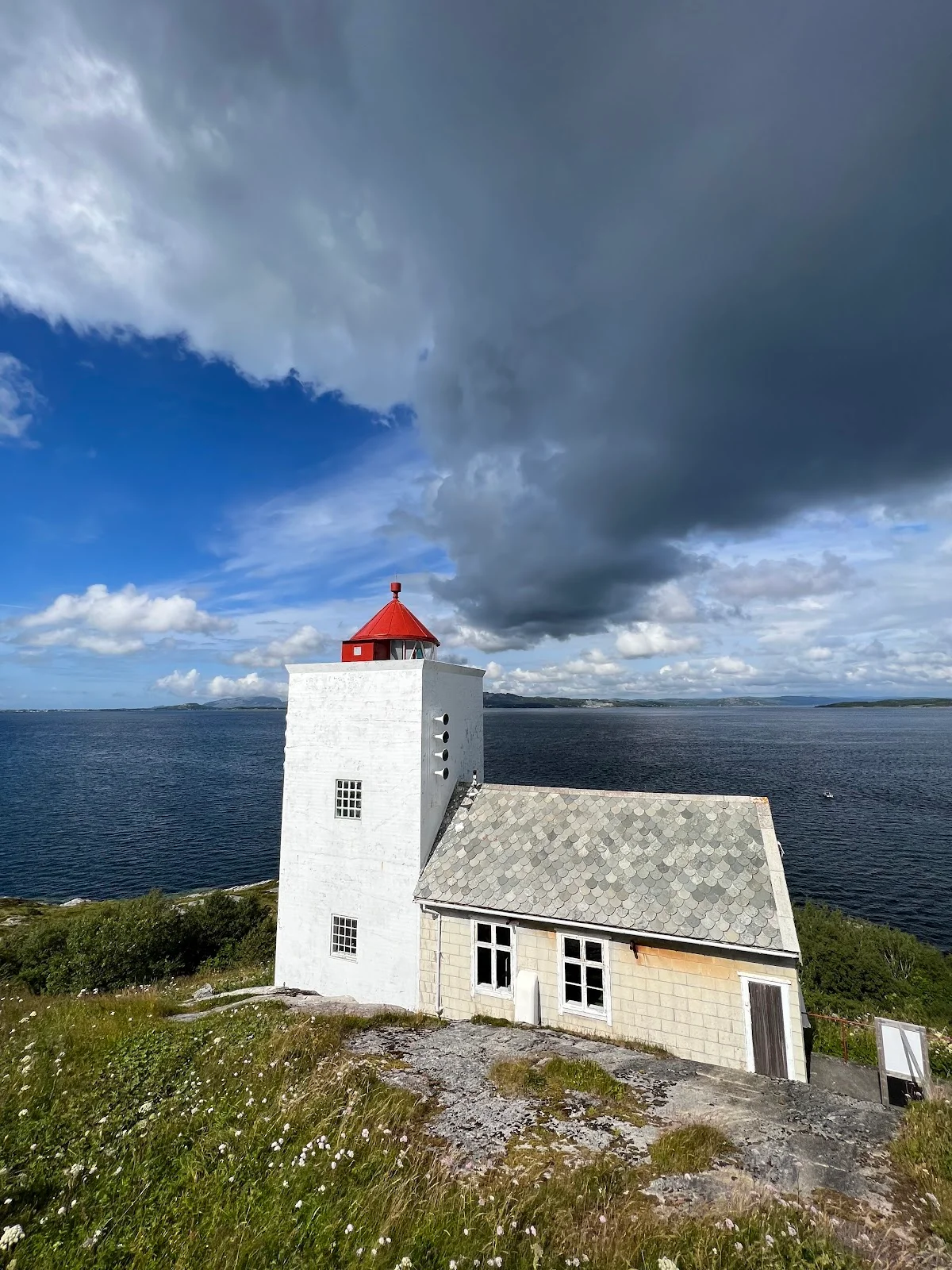 Agdenes Lighthouse in Vassbygda - Ask AI | mindtrip