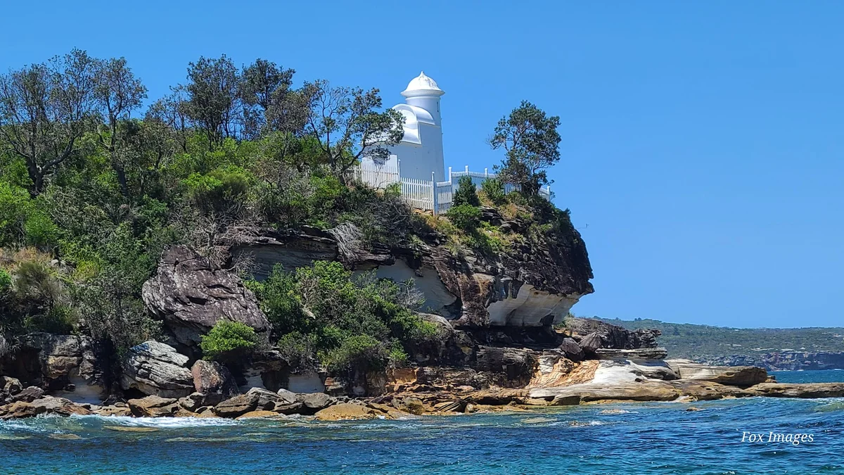 Grotto Point Lighthouse in Clontarf - Ask AI | mindtrip
