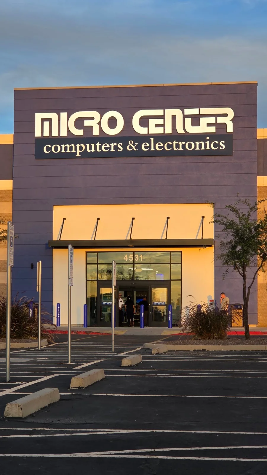 Micro Center in Phoenix, Arizona - Ask AI | mindtrip