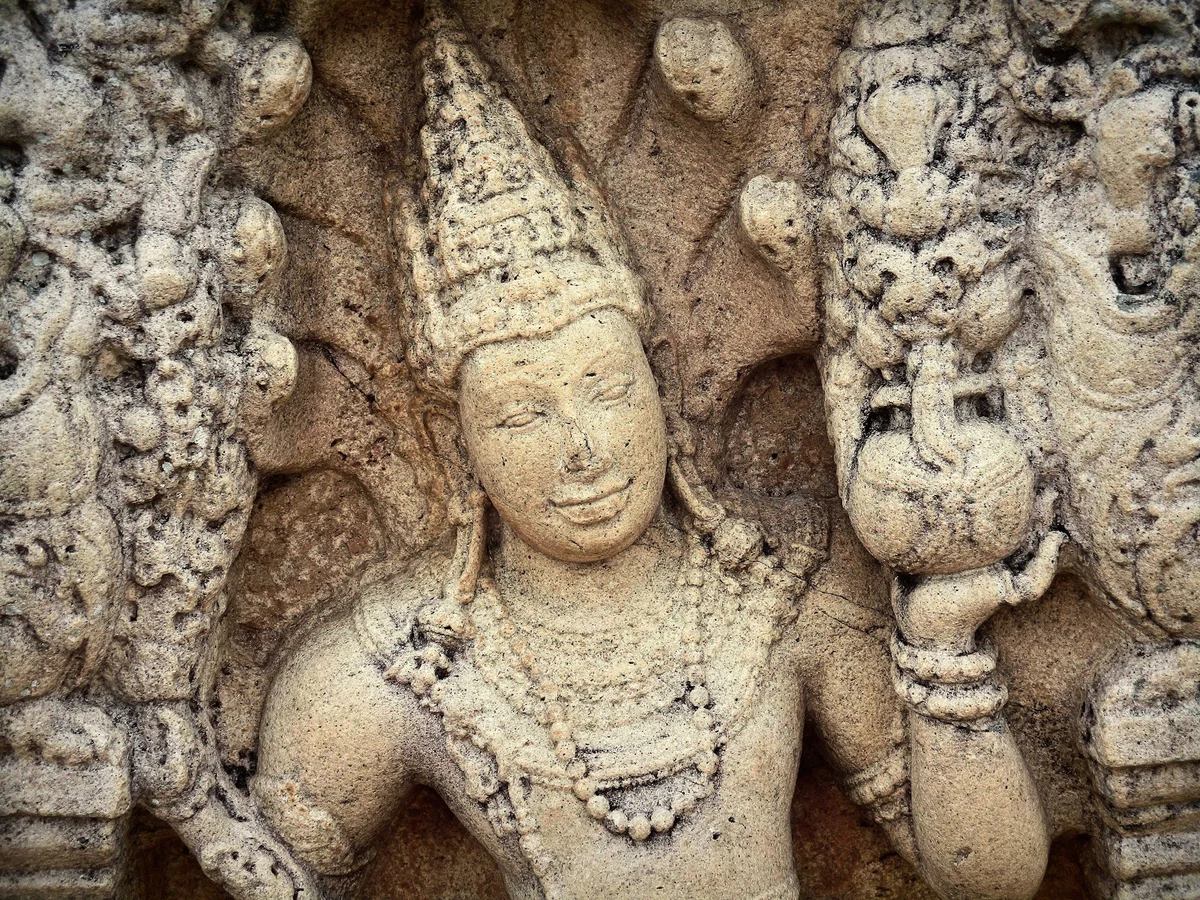 Rathna Prasadaya & Guardstone - පොහොය ගෙය සහ මුරගල