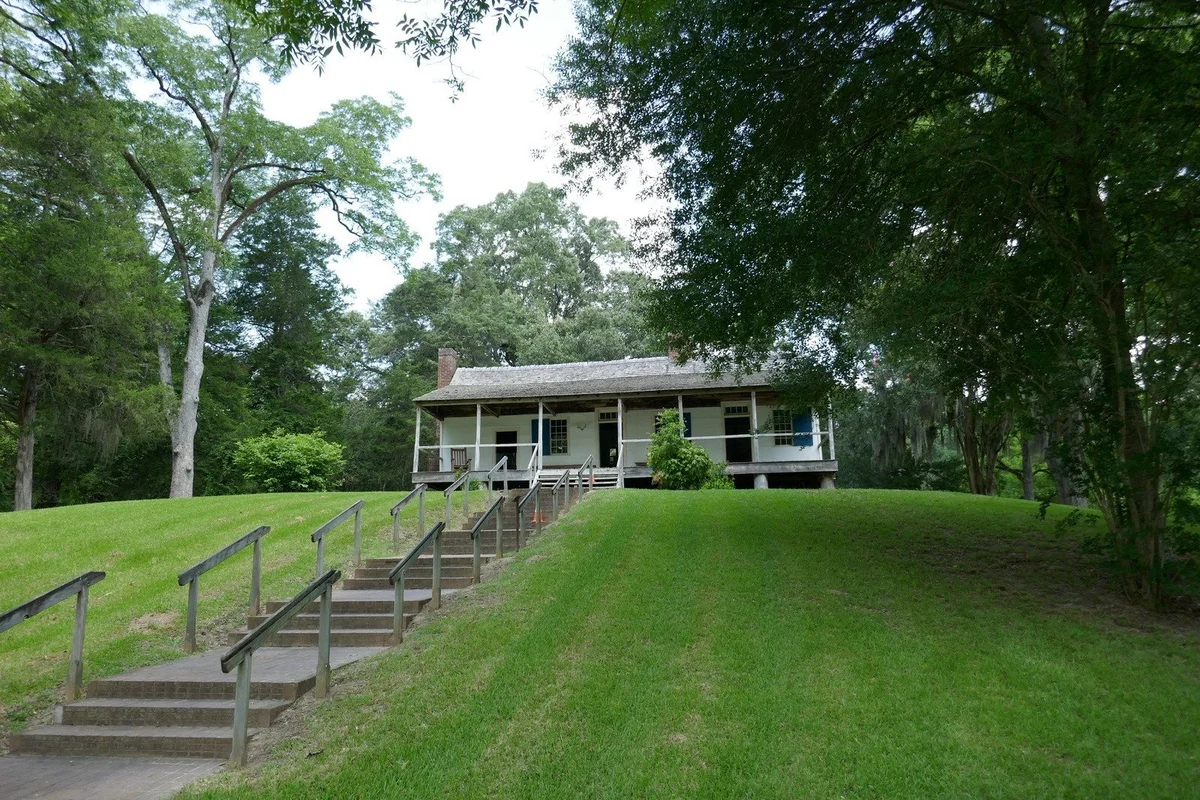 Mount Locust Inn & Plantation in Natchez - Ask AI | mindtrip