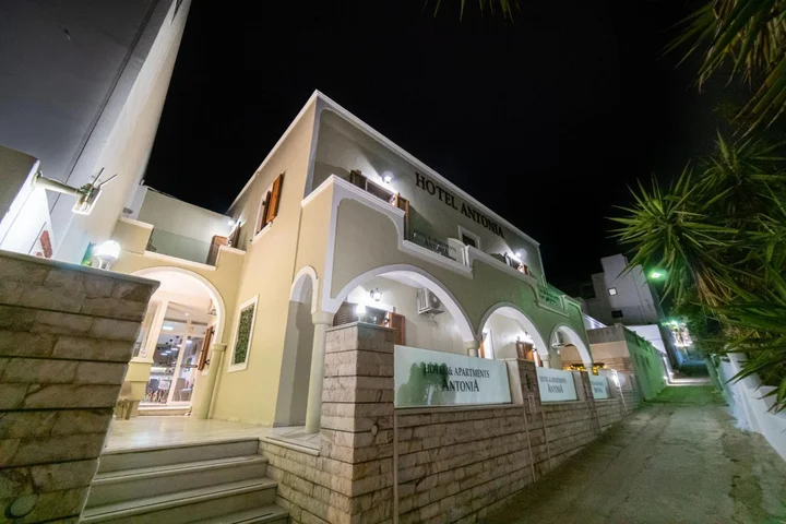 Koo Club in Fira, Greece | Ask Anything
