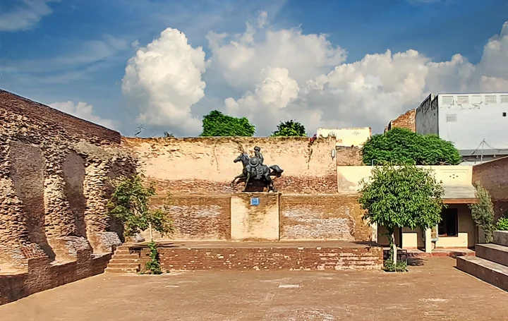 Tomb of Mir Chakar-i-Azam Rind | What to Know Before You Go