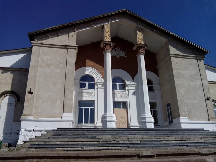 Casa de Cultură in Roscani | What to Know Before You Go
