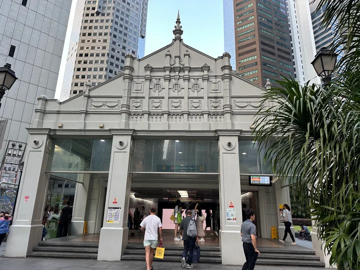 Raffles Place MRT Station | What to Know Before You Go