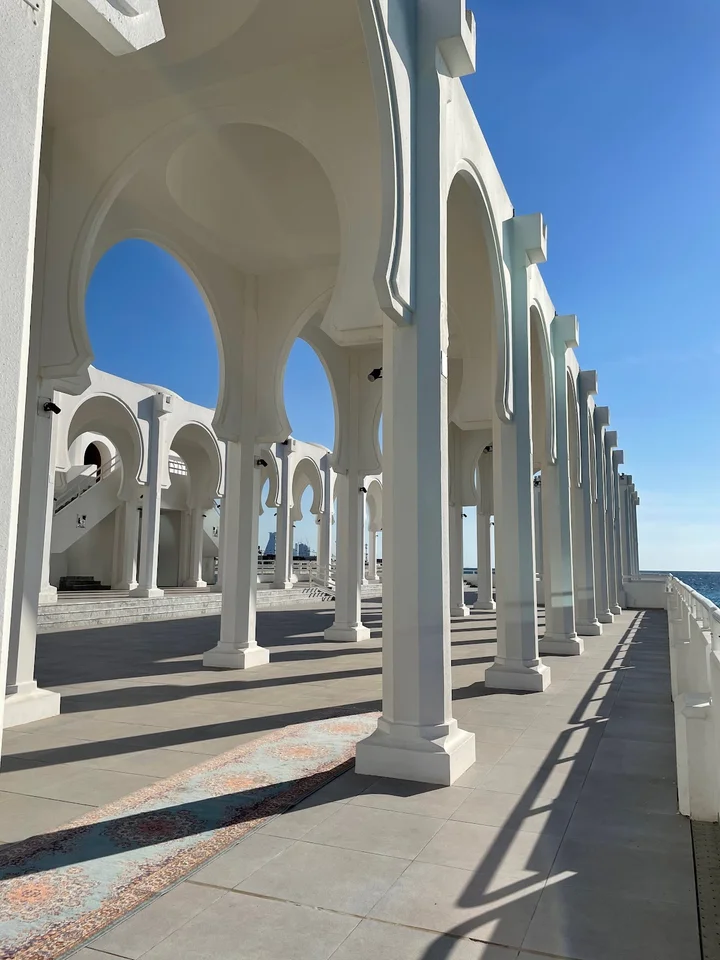 Al Rahmah Mosque in Al-Ruwais - Ask AI | mindtrip