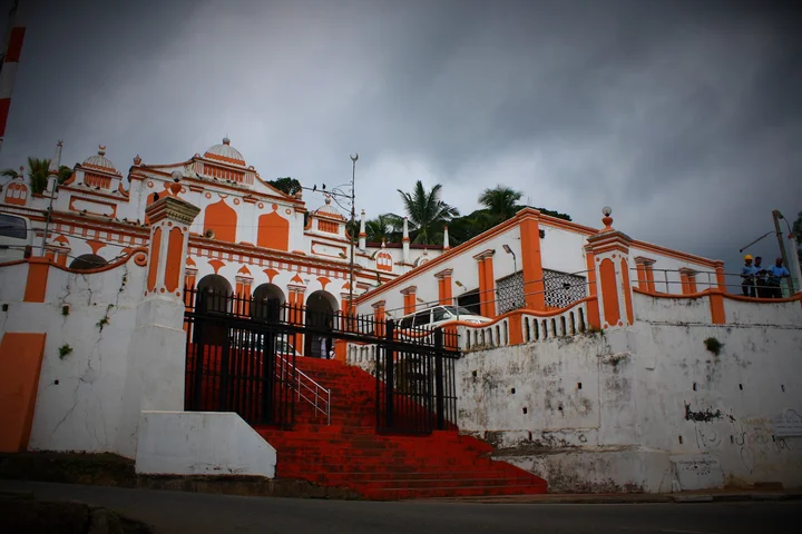 Meera Maccam Mosque & Dargha Kandy in Kandy | Ask Anything
