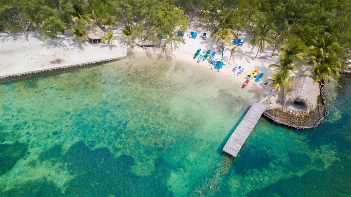 Reef's End Lodge in Tobacco Caye