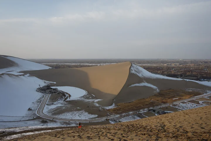 Yueya Spring in Dunhuang, Gansu | What to Know Before You Go