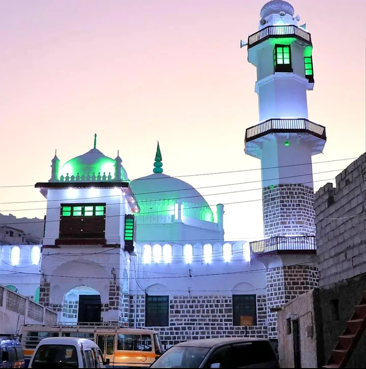 Al-Aidaroos Mosque in Aden | What to Know Before You Go
