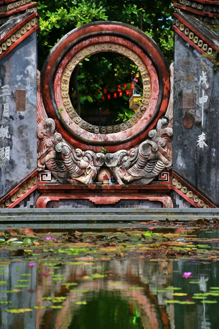Ba Mu Temple Gate in Hoi An | What to Know Before You Go