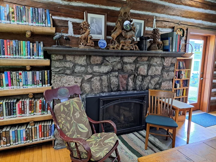 Forest Lodge Public Library in Cable | Ask Anything