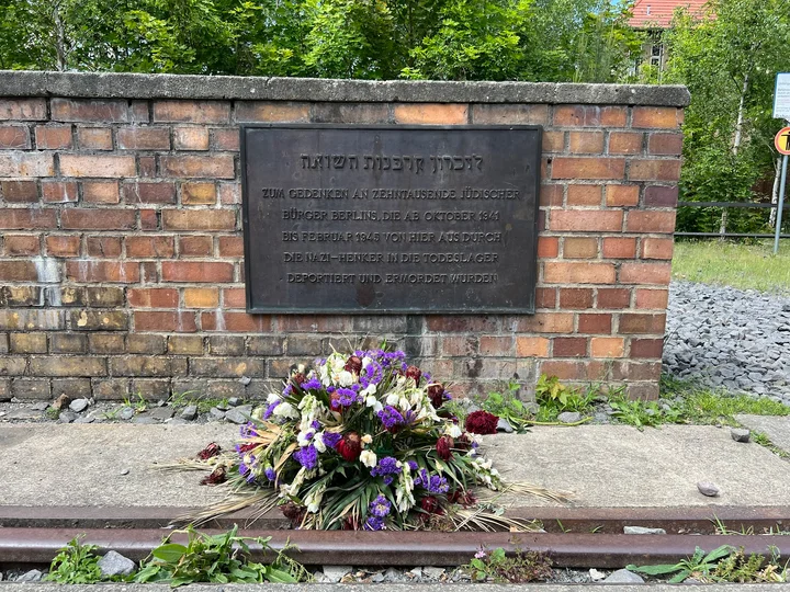 Platform 17 Memorial in Berlin - Ask AI | mindtrip