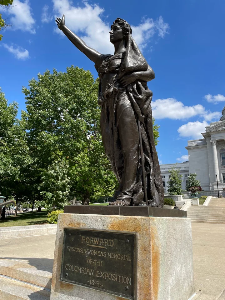 Forward Statue in Madison, Wisconsin - Ask AI | mindtrip