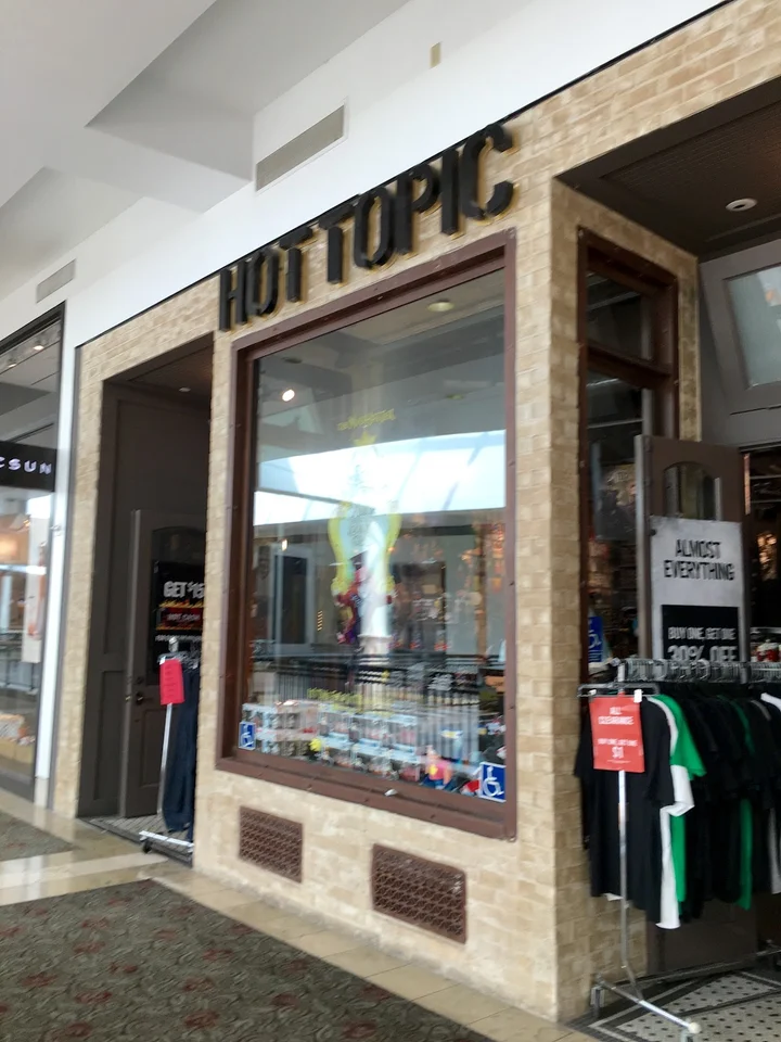 Hot Topic in Santa Clara, California - Ask AI | mindtrip