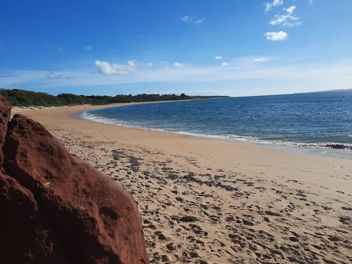 Red Rocks Beach in Cowes, Victoria - Ask AI | mindtrip