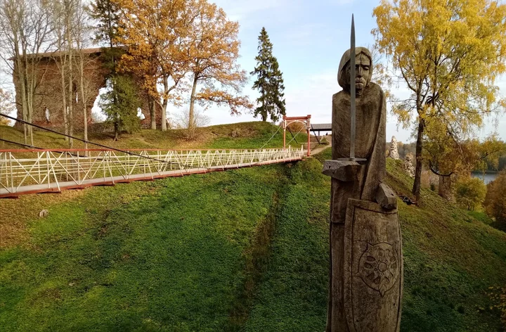 Viljandi Suspension Bridge in Viljandi - Ask AI | mindtrip