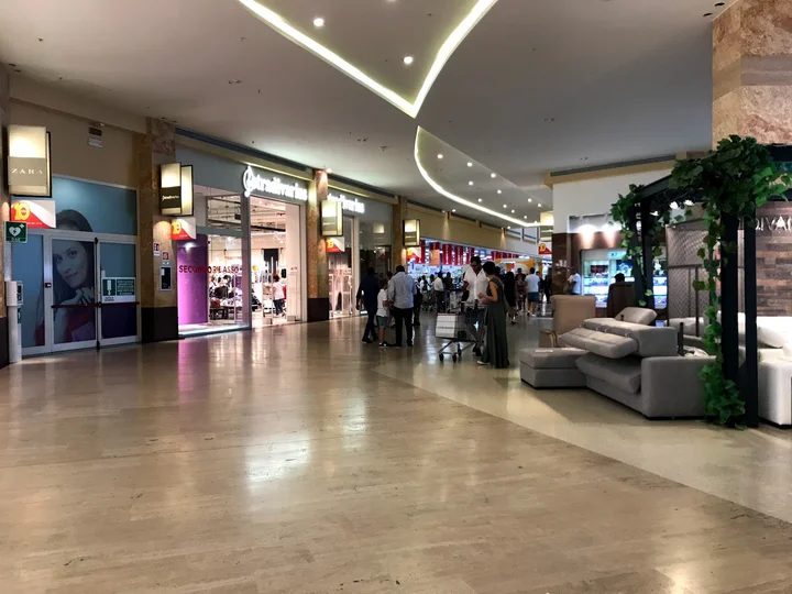 Gran Shopping Mongolfiera in Molfetta - Ask AI | mindtrip