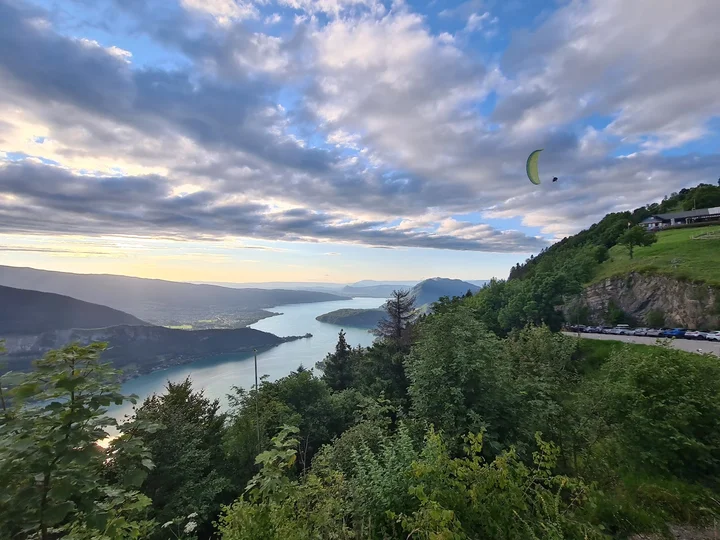 Vue sur le Lac d'annecy in Montmin | Ask Anything