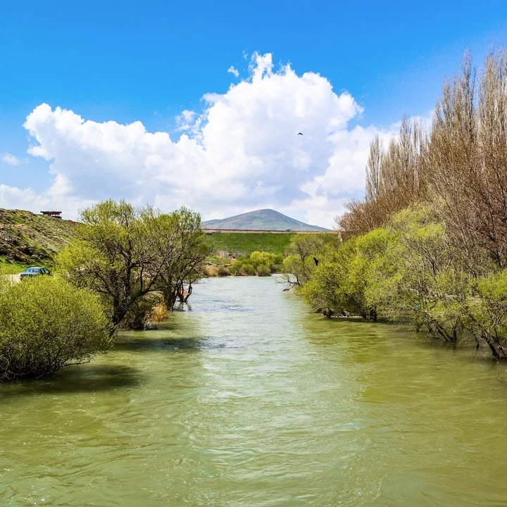 Mahabad dam in Mahabad - Ask AI | mindtrip