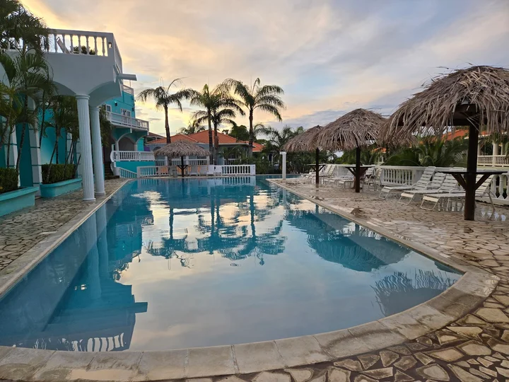 Splash Inn Dive Resort in West End | Ask Anything