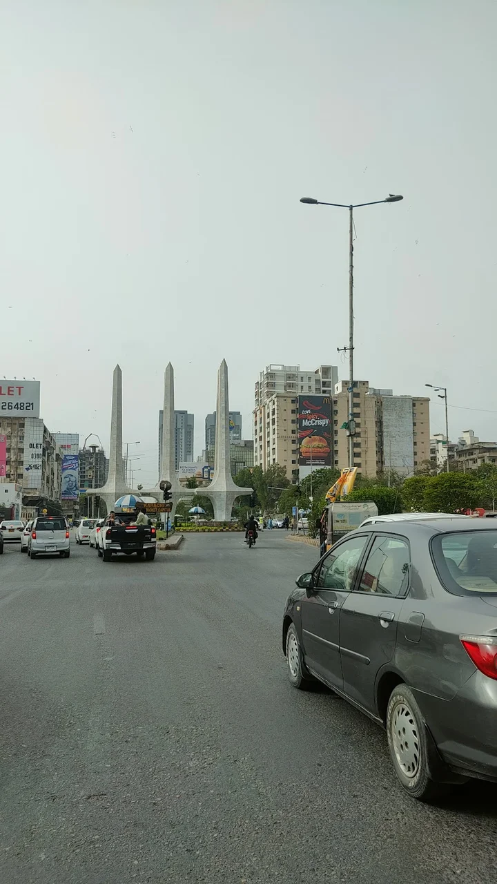 Teen Talwar Monument in Karachi, Sindh - Ask AI | mindtrip