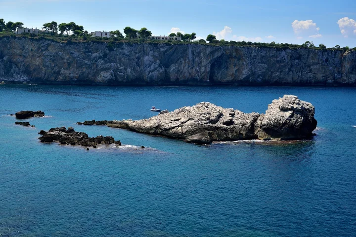 L' Isolotto (Cala Rossa) in Terrasini - Ask AI | mindtrip