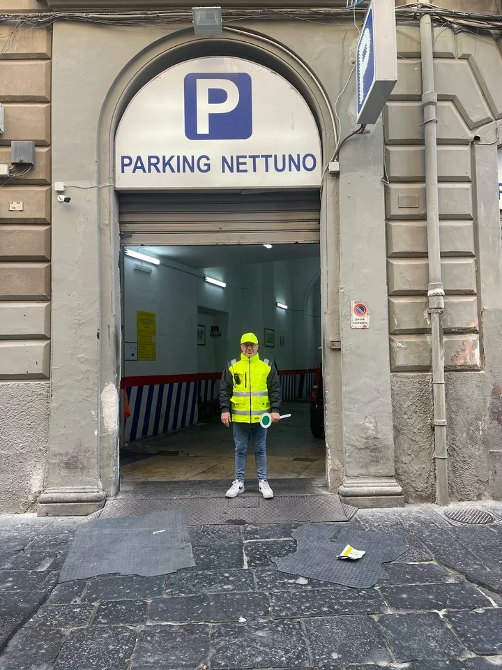 Piazza Nettuno Parking