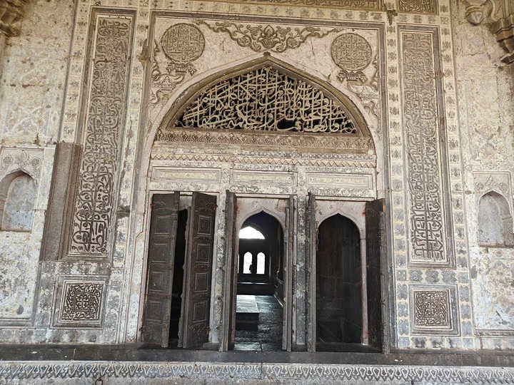 Ibrahim Rouza Kabristan in Vijayapura - Ask AI | mindtrip