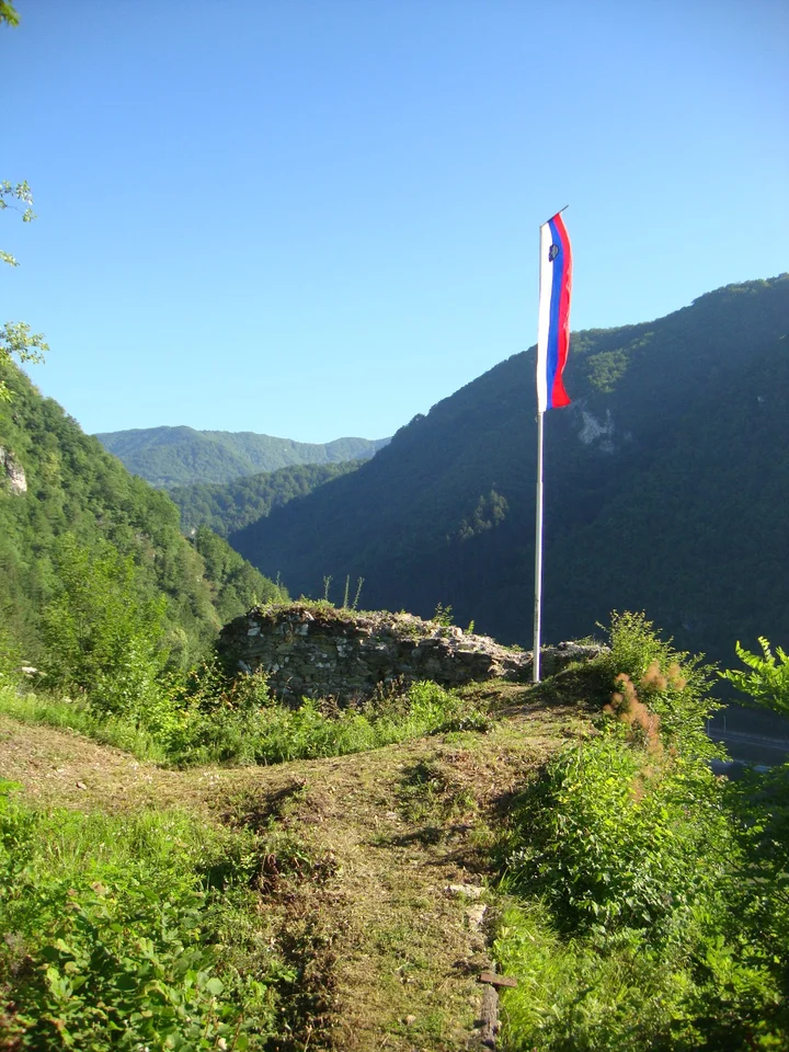 Grad Radeče (ostanki, razvalina) in Radece | Ask Anything