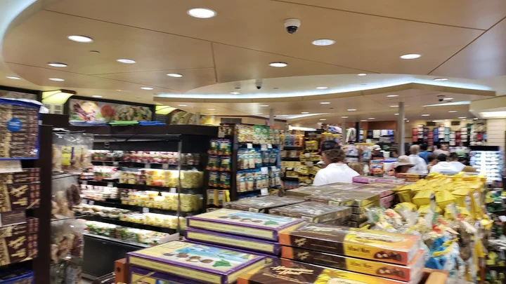 ABC Stores #83 in Honolulu | What to Know Before You Go