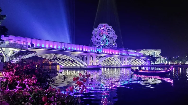 Kaohsiung Bridge in Lingya, Kaohsiung City | Ask Anything