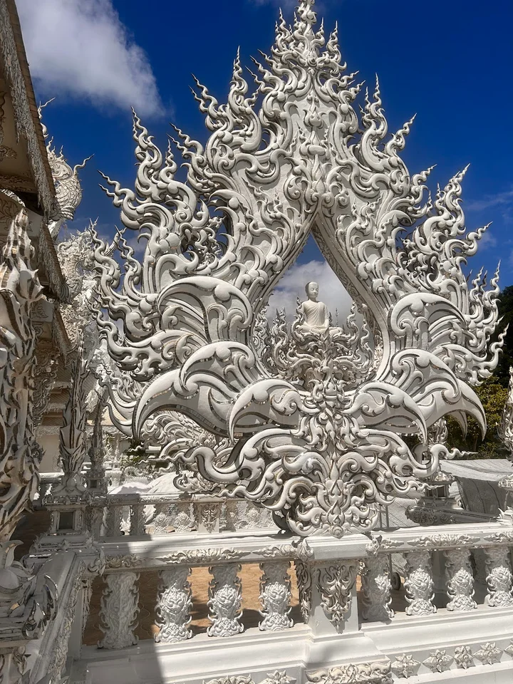 Wat Rong Khun in Chiang Rai - Ask AI | mindtrip