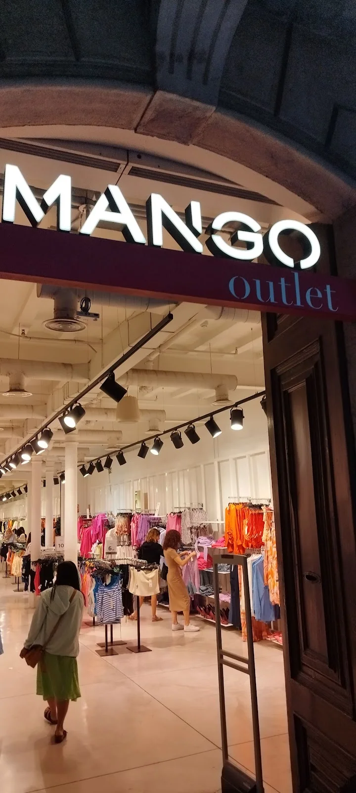MANGO Outlet in Barcelona, Catalunya | Ask Anything