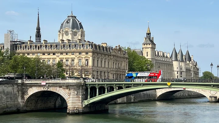 Pont d'Arcole in Paris, Île-de-France | Ask Anything