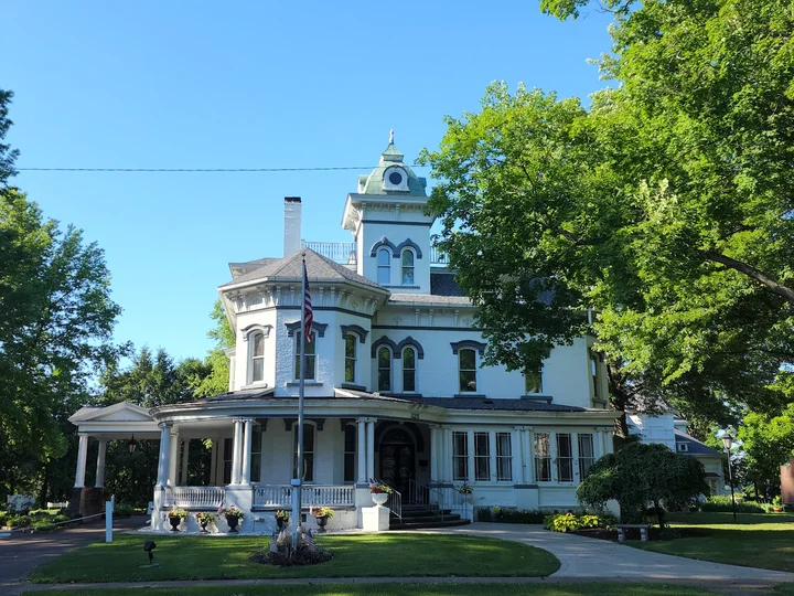 Reeves Victorian Home and Carriage House Museum