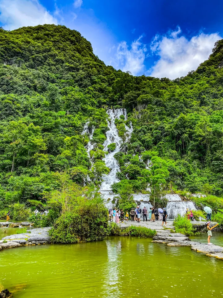 Laya Waterfall in Gui Zhou Sheng - Ask AI | mindtrip