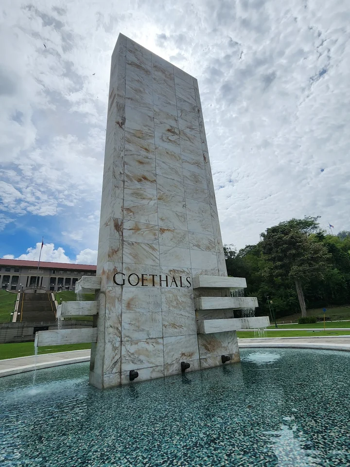 Monumento a Goethals in Panama City | Ask Anything